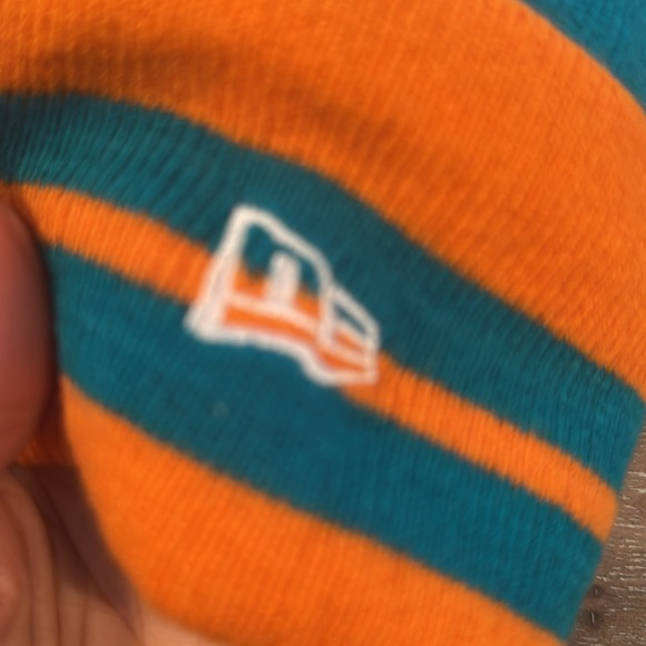 NEW ERA MIAMI DOLPHINS BEANIE HAT W POM - Picture 4 of 7
